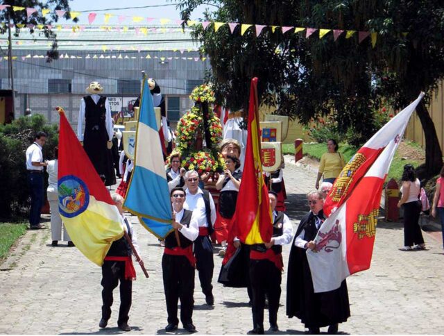 Fiesta de Castilla y León organizada por la Asociación Castellano Leonesa de Guatemala, Ciudad de Guatemala (Guatemala), 2005. Archivo Galicia en el Mundo