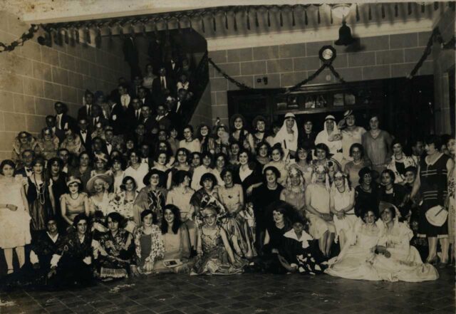 Baile de Carnaval celebrado en las instalaciones del Centro Región Leonesa de Buenos Aires (Argentina), 1929