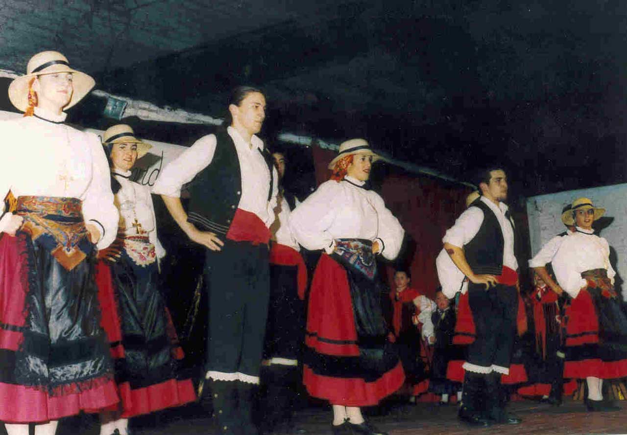 Grupo de Danzas del Centro Castellano y Leonés de Casbas (Argentina)