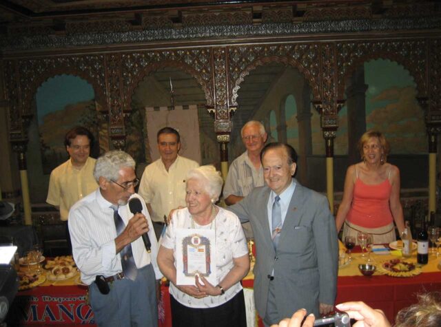 Acto de homenaje a los socios con 50 años de militancia en el Centro Numancia de Buenos Aires (Argentina), 2008. Archivo Galicia en el Mundo