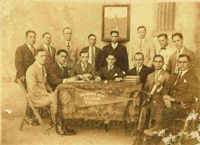 Directivos y socios del Club Villarino de La Habana (Cuba), 1927