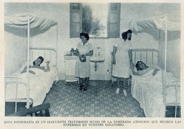 Habitación femenina en la Quinta de Salud Santa Teresa de Jesús del Centro Castellano de La Habana (Cuba), hacia 1940