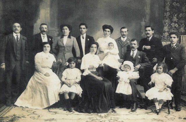 Foto de familia de emigrantes burgaleses en América, h. 1920