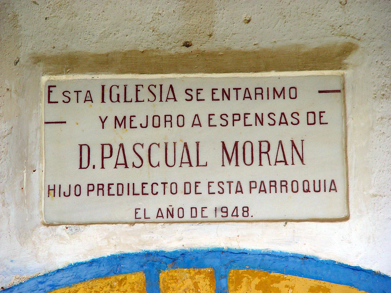 Placa en la iglesia de San Juan Evangelista. Villalibre de Somoza, León