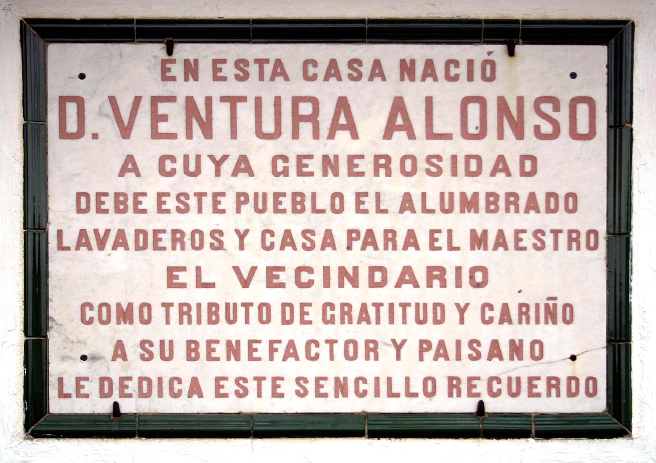 Placa referente al alumbrado en Santiagomillas, León