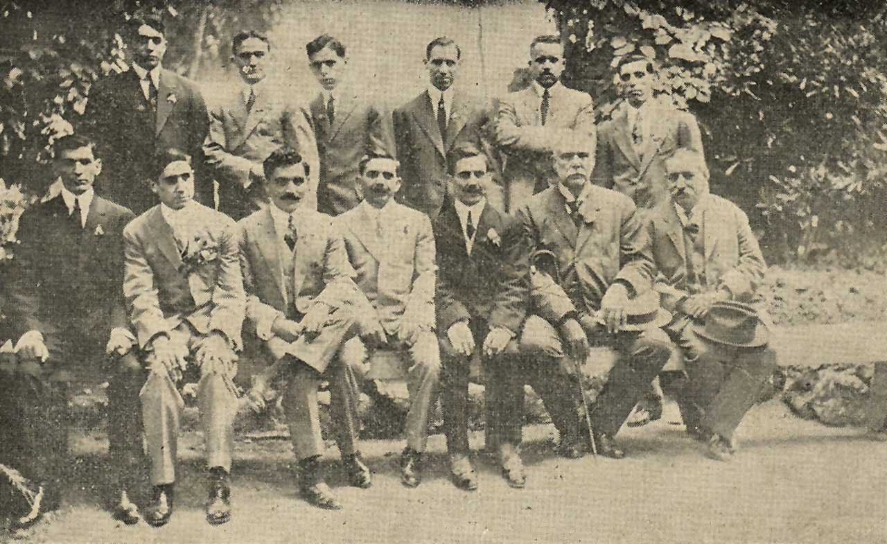 Miembros de la directiva y socios del Recreo Burgalés de Cuba, La Habana (Cuba), 1916