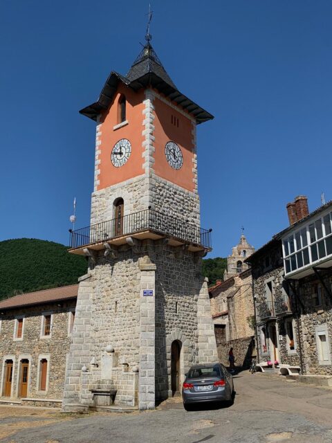Torre del reloj de Los Espejos de la Reina, León